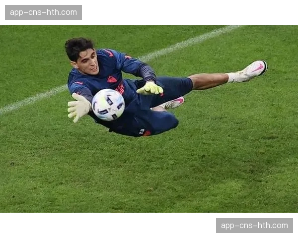 跟随拍摄：塞维利亚门将布努的赛前准备与冥想仪式